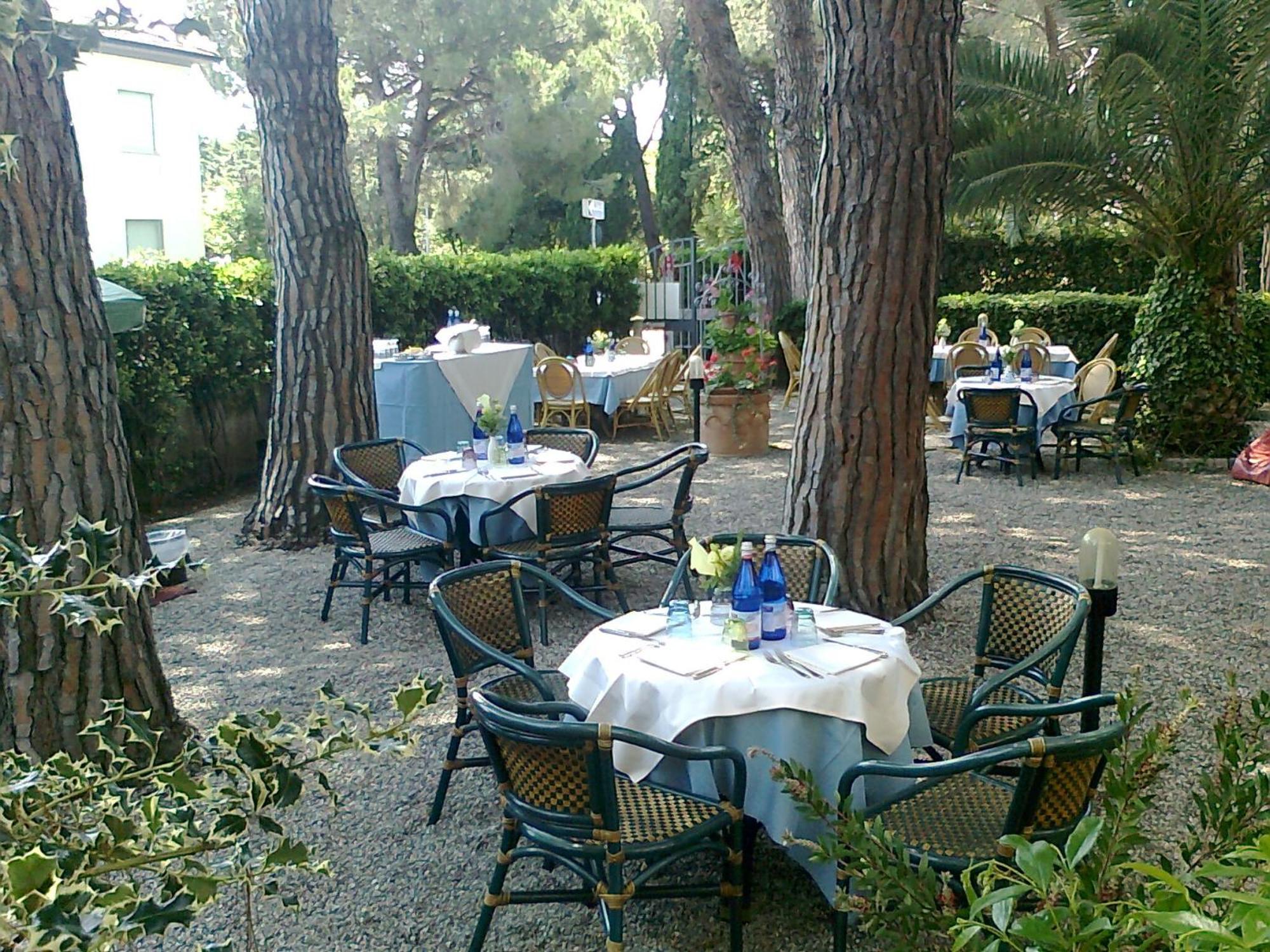 Hotel Massimo Marina di Cecina Exteriör bild