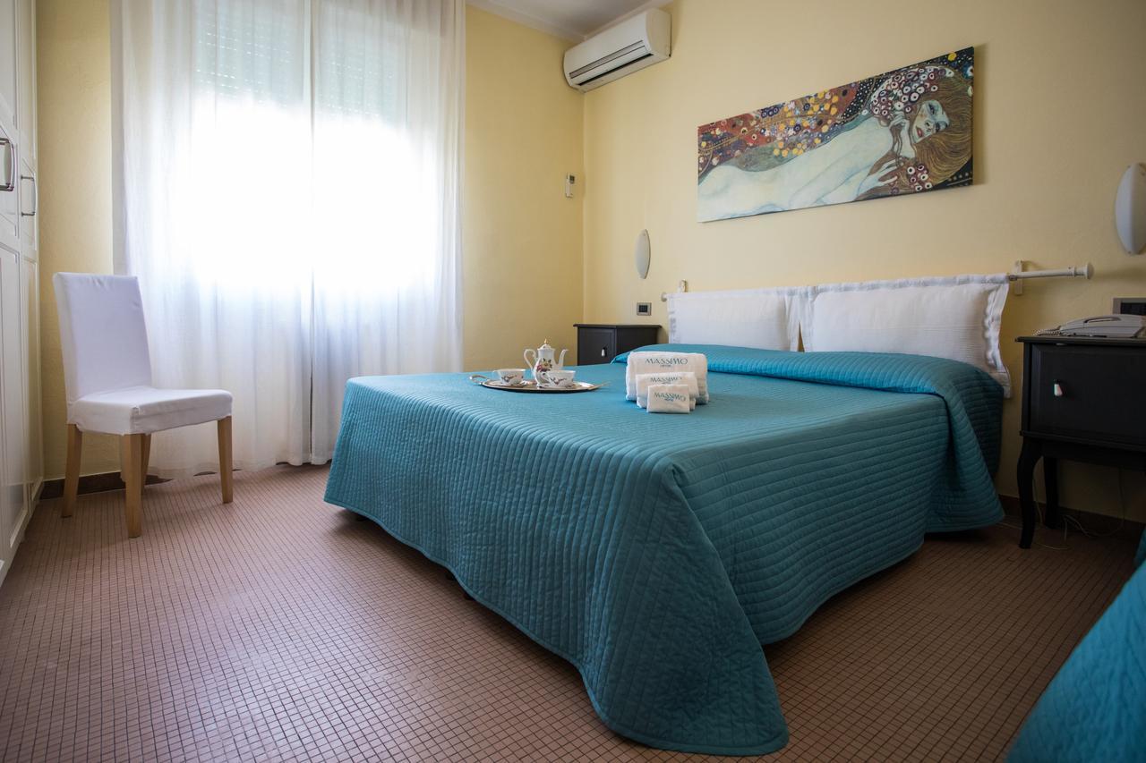 Hotel Massimo Marina di Cecina Exteriör bild