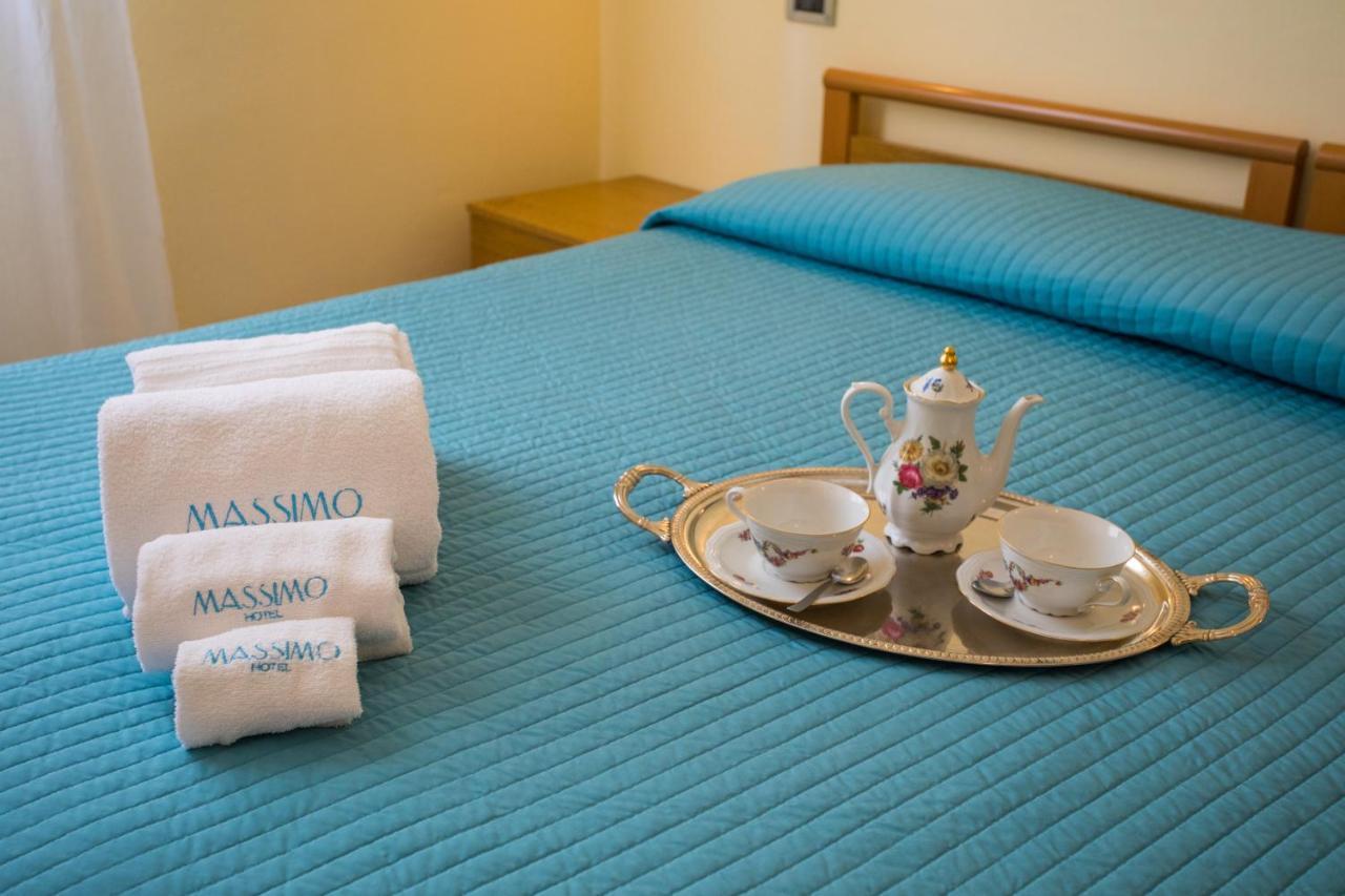 Hotel Massimo Marina di Cecina Exteriör bild