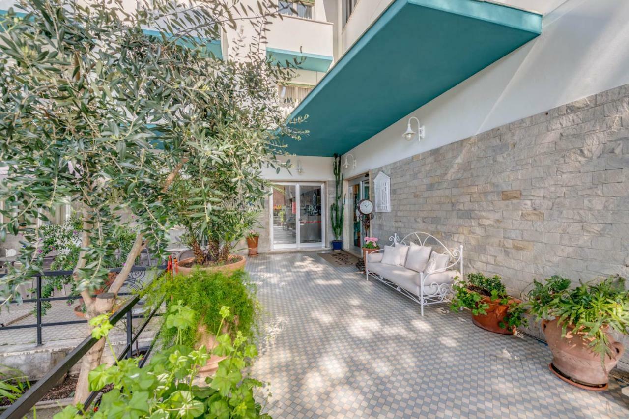 Hotel Massimo Marina di Cecina Exteriör bild