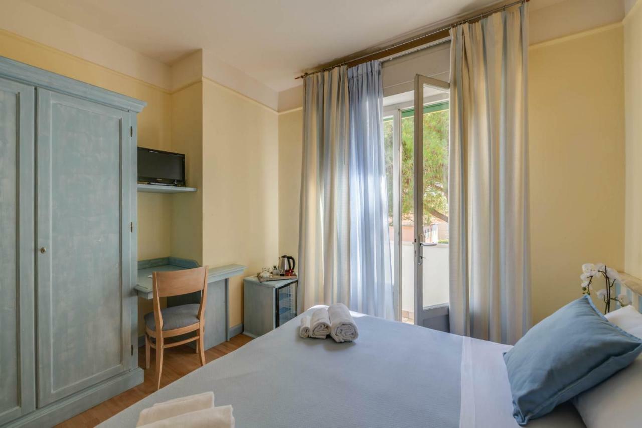 Hotel Massimo Marina di Cecina Exteriör bild