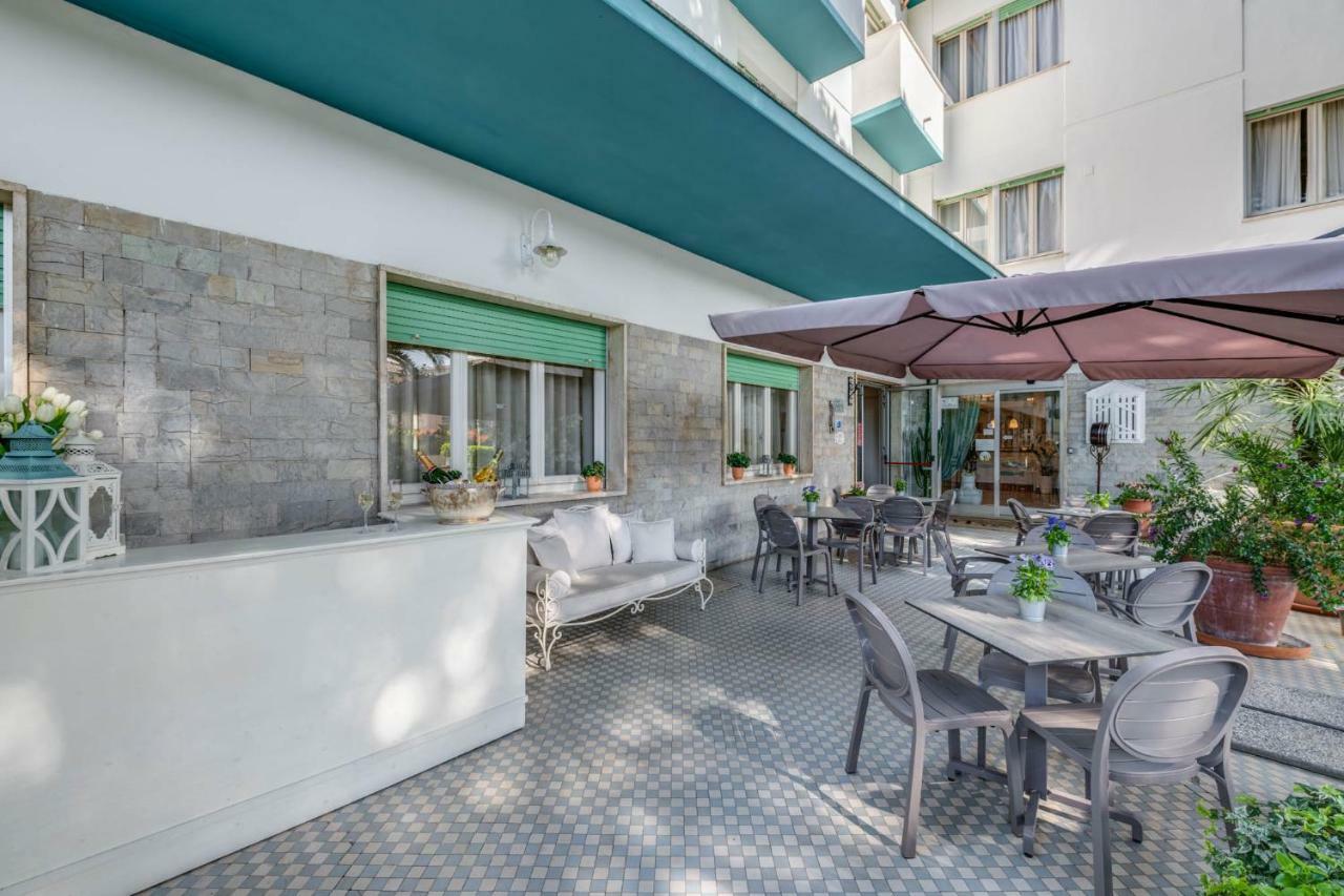 Hotel Massimo Marina di Cecina Exteriör bild