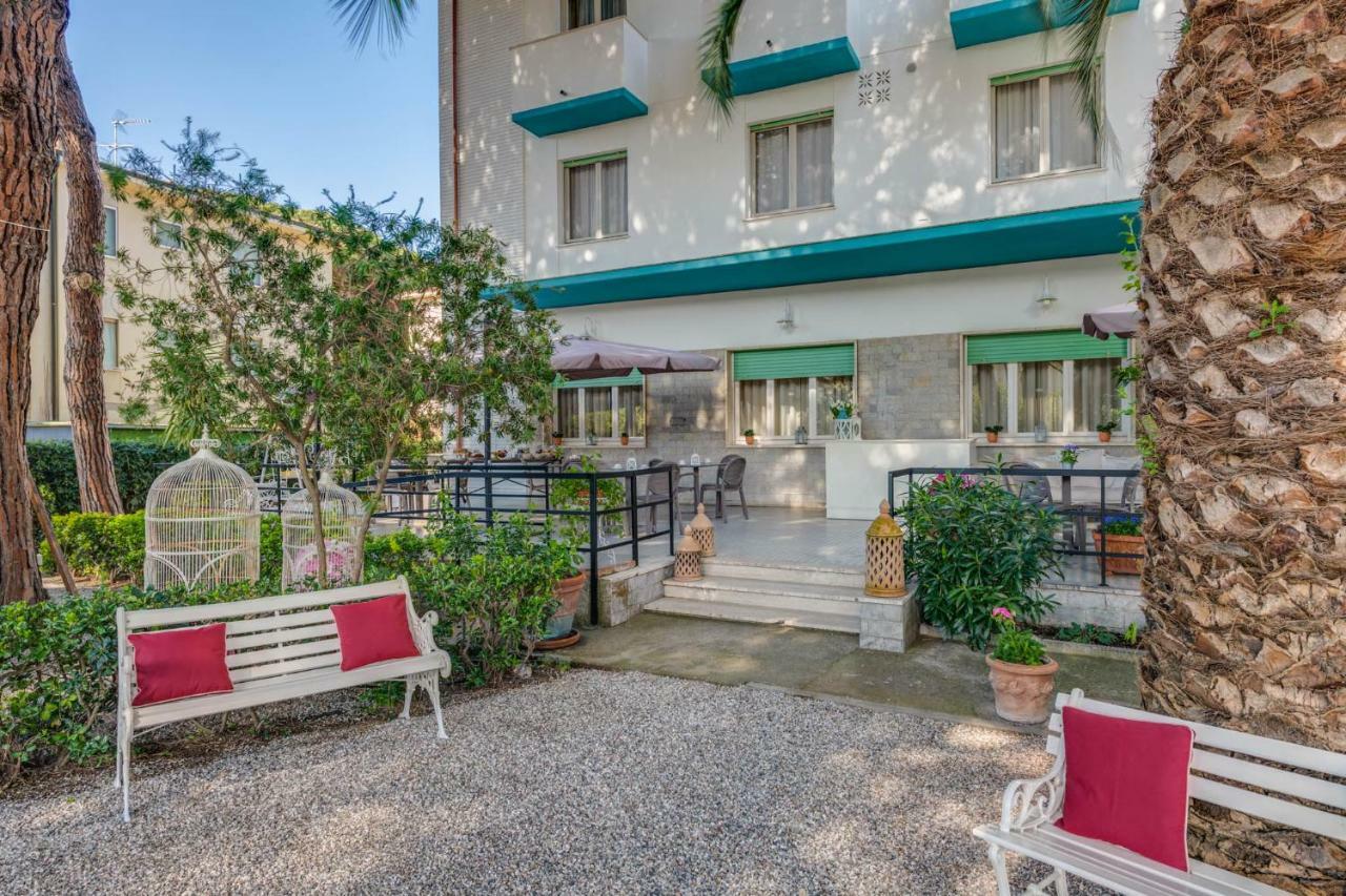 Hotel Massimo Marina di Cecina Exteriör bild